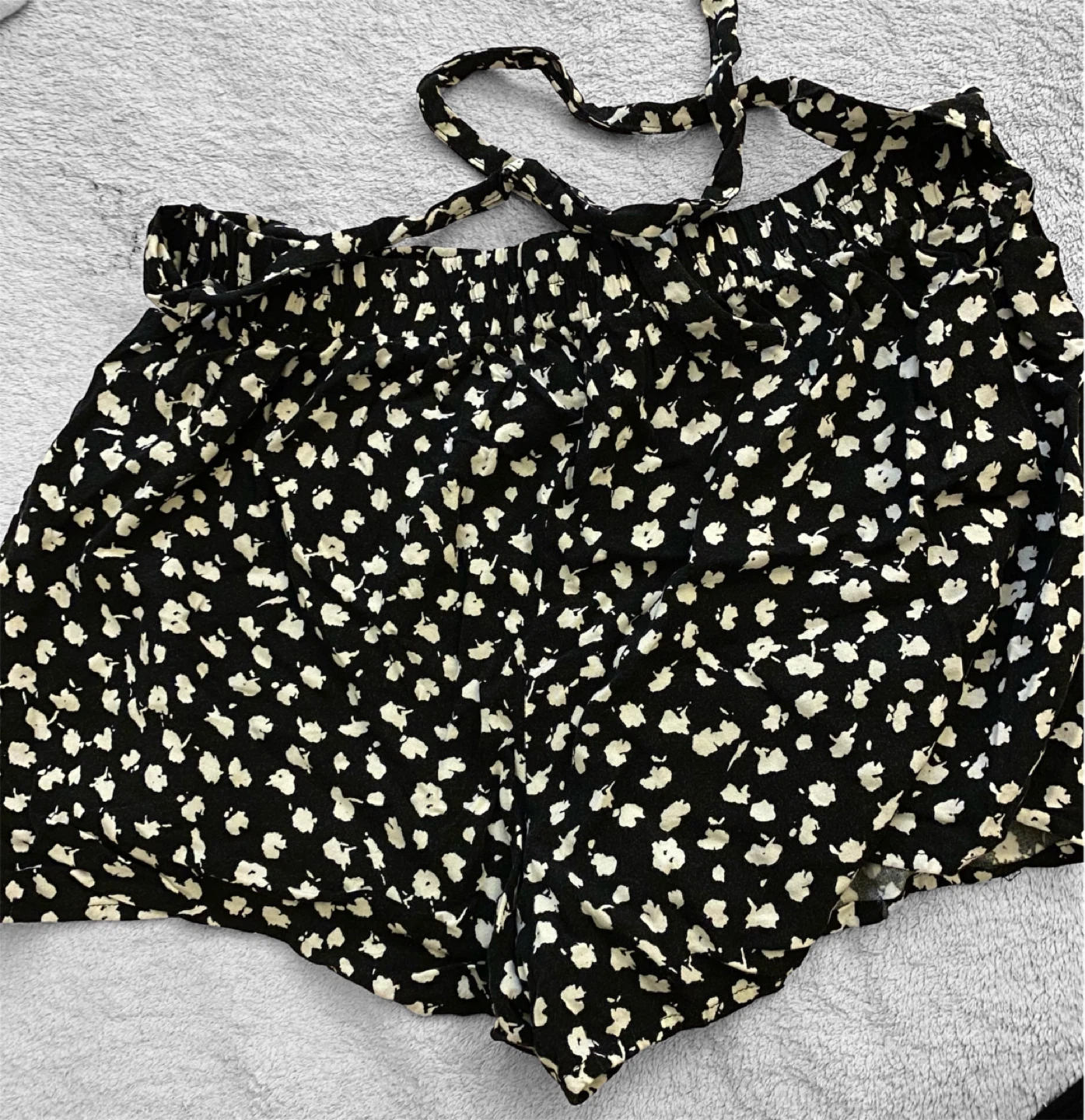 Primark Women's Black Floral Shorts - photo 4