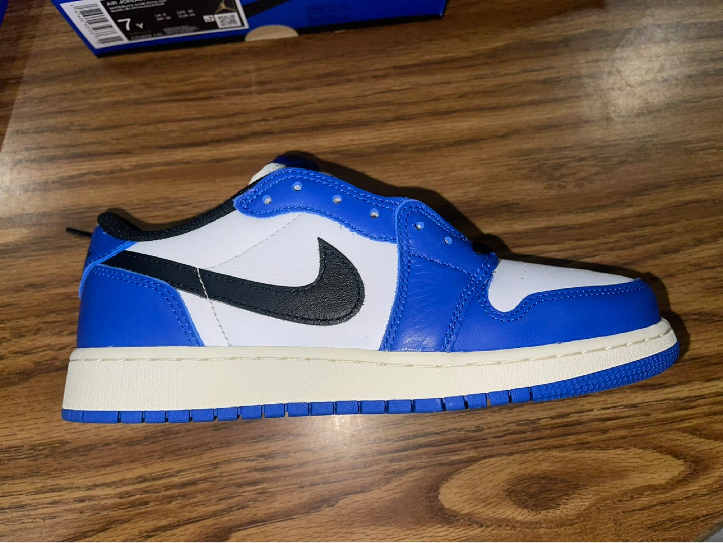 Nike Air Jordan 1 Low SE Royal Blue. Size 7Y - photo 2