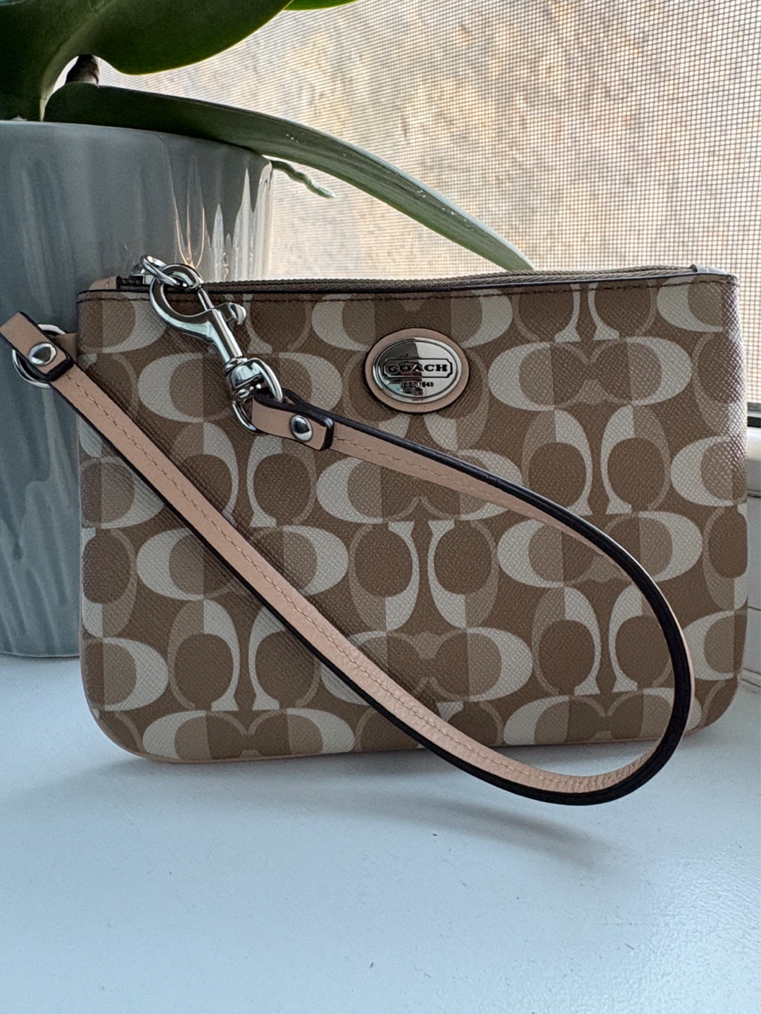 Coach Peyton Signature "Dream C" Go-Go Wristlet. - photo 3