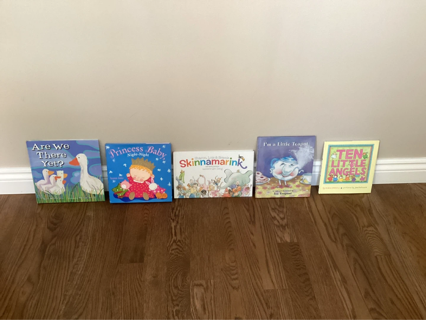 5 LIKE NEW KIDS HARDCOVER BOOKS (SEE LISTING)