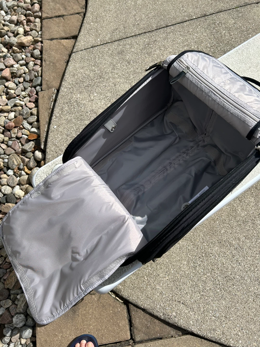 LIKE NEW 17” SAMSONITE SUITCASE (READ LISTING) - photo 5