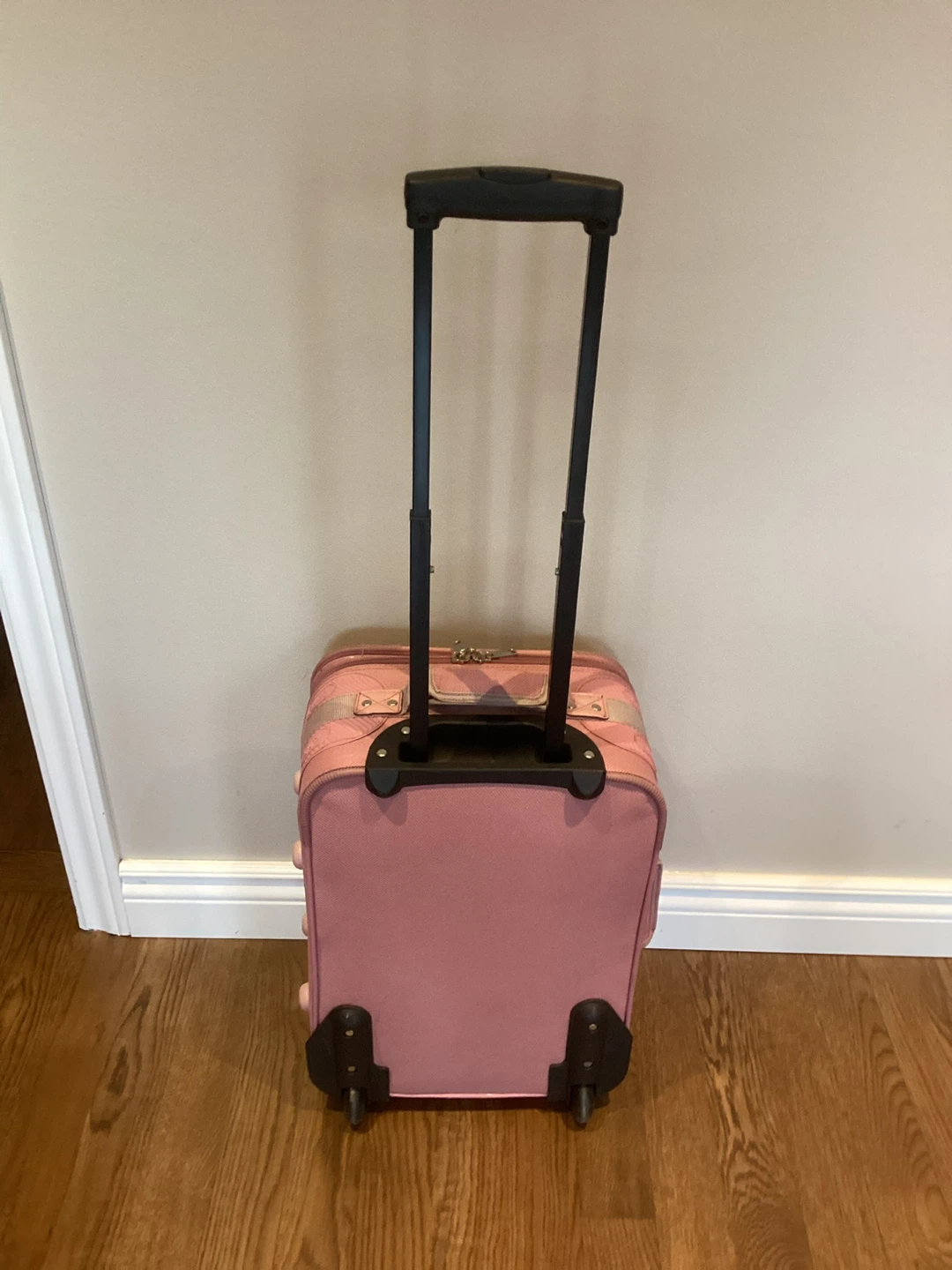 GREAT LIKE NEW 19.5” TALL SUITCASE (SEE LISTING) - photo 2