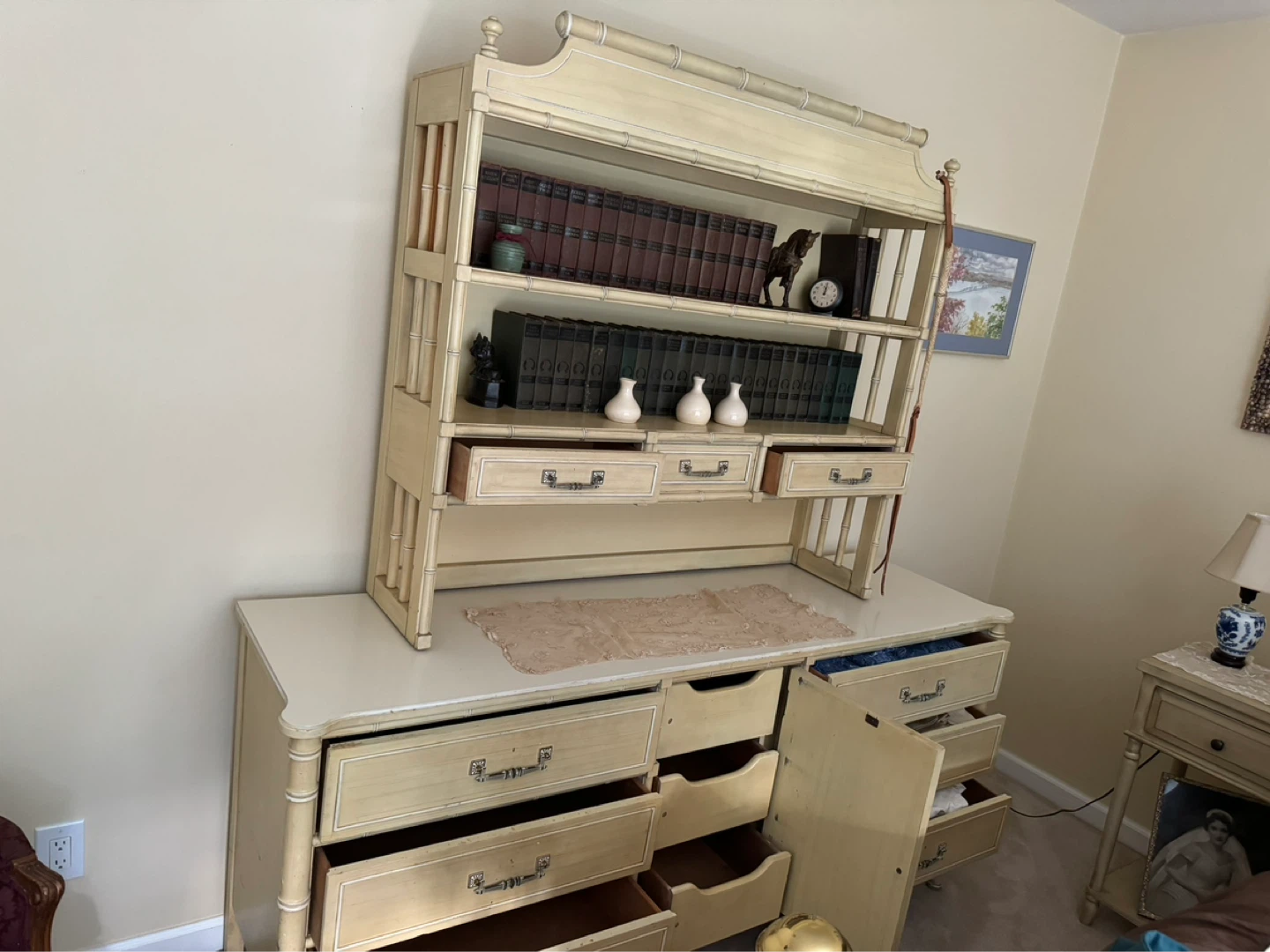 4 piece Cream Bamboo Style bedroom set with Drawers - photo 4