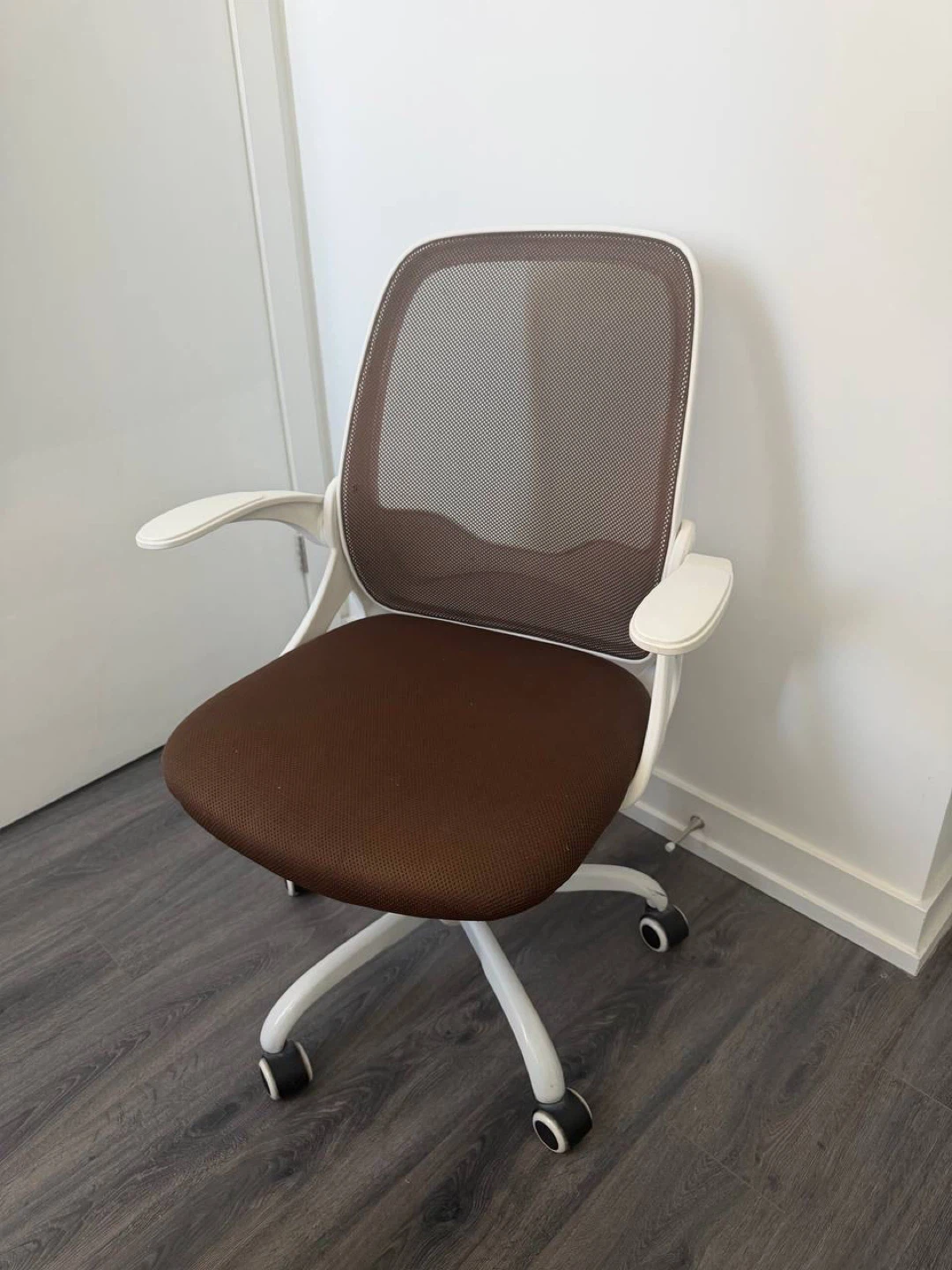 Mesh Office Chair - White & Brown - photo 2