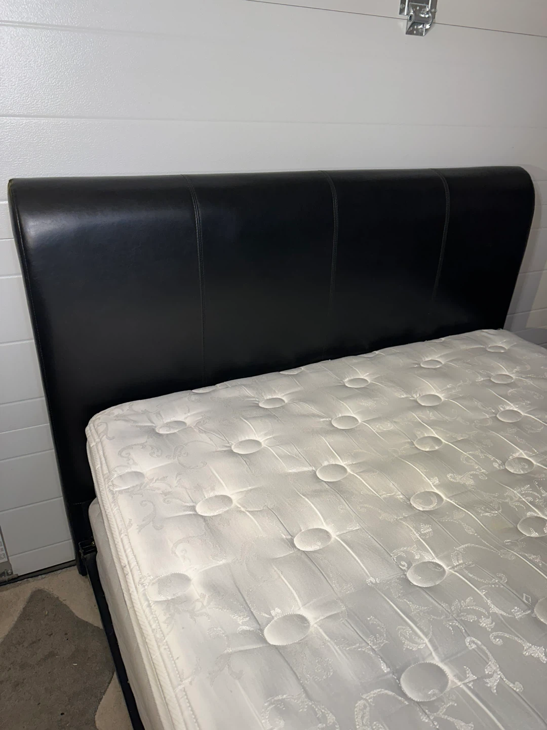 Brown Queen Bed Set – Complete with Mattress - photo 3