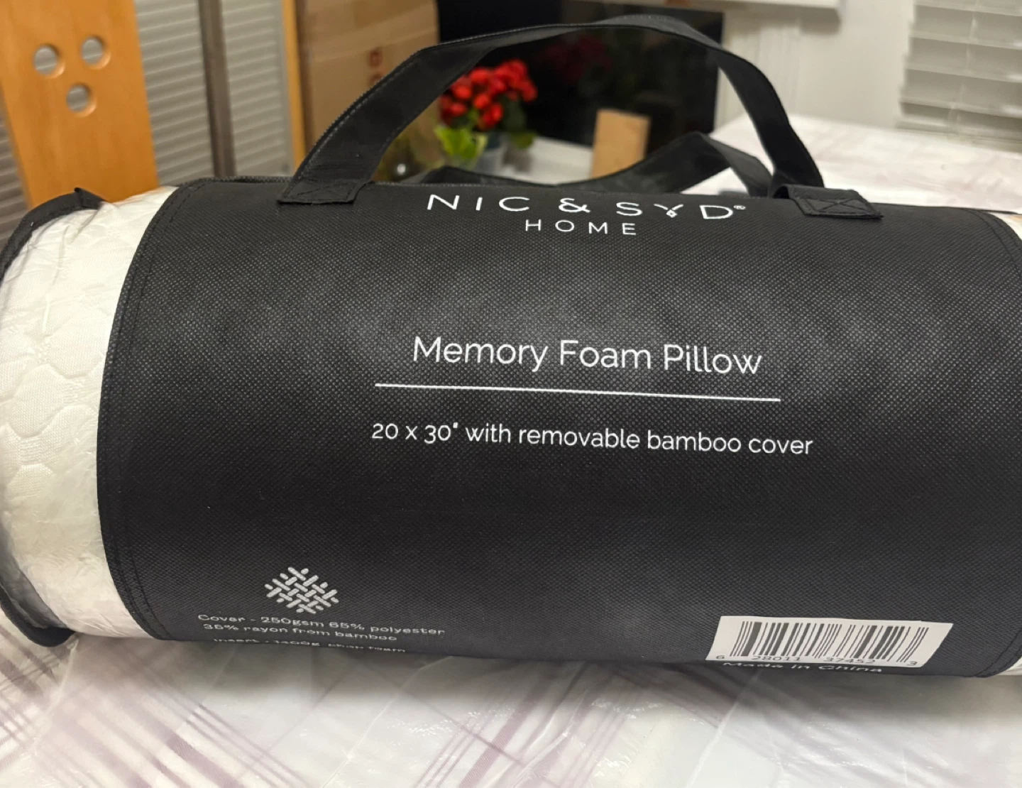Brand new NIC & SYD HOME Memory Foam Pillow 20" x 30" - photo 3