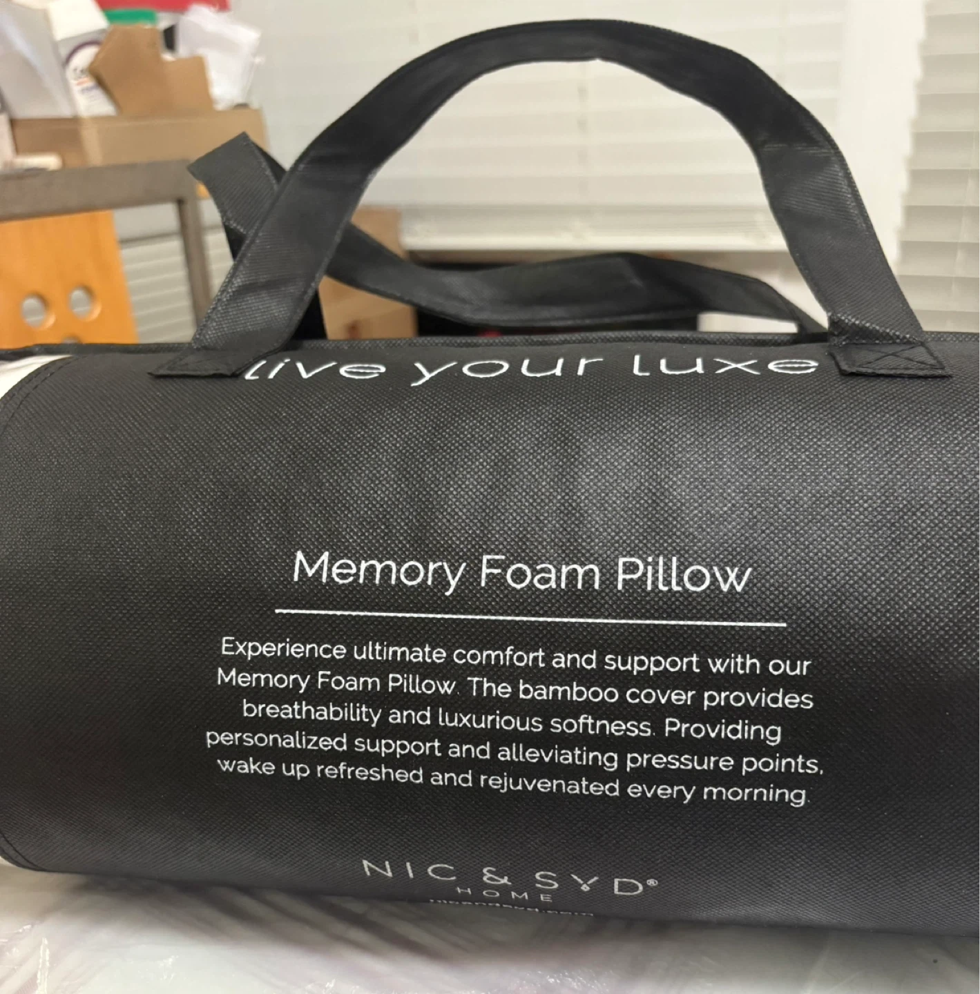 Brand new NIC & SYD HOME Memory Foam Pillow 20" x 30" - photo 4