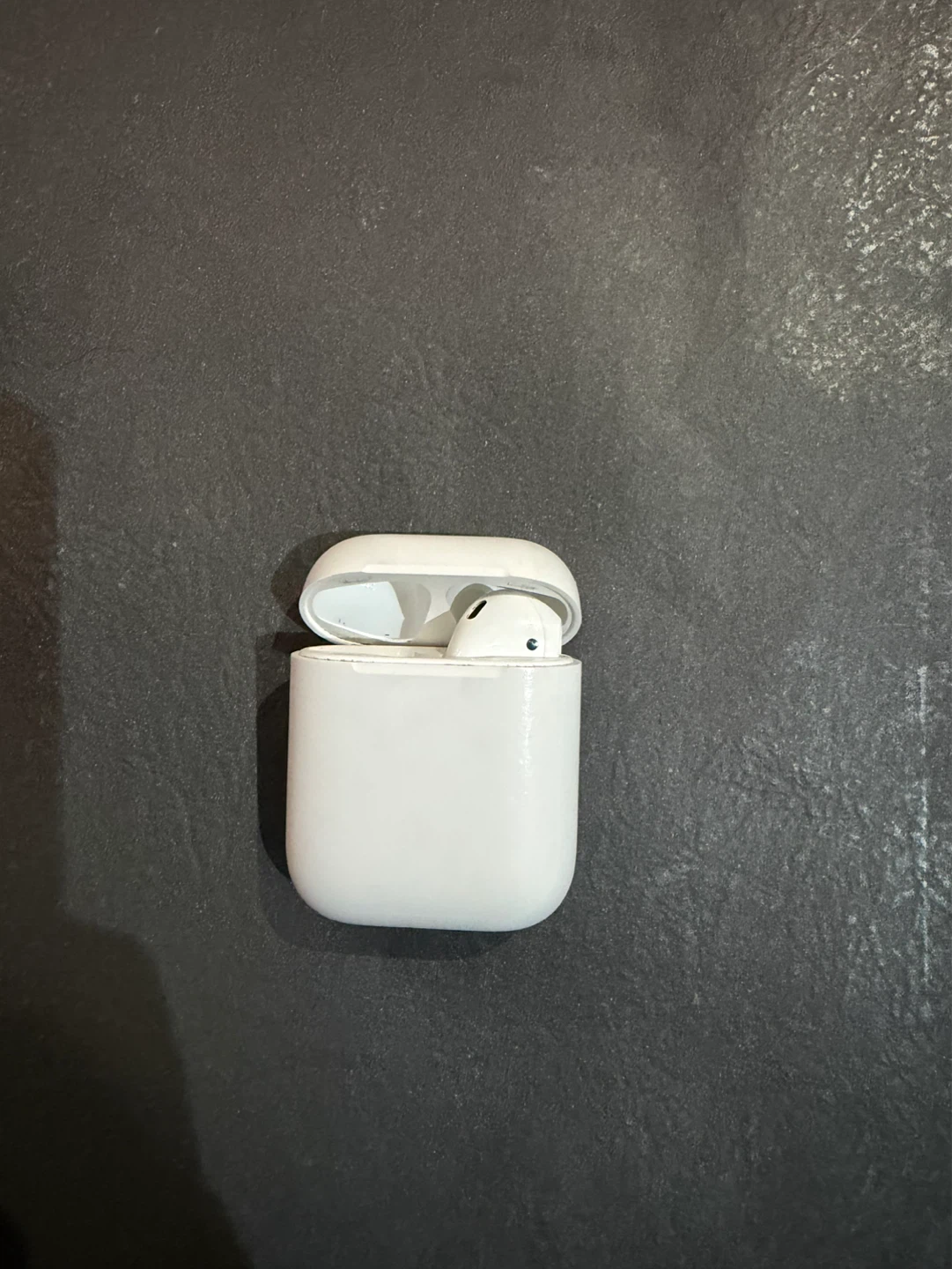 Apple AirPods (1st Gen)