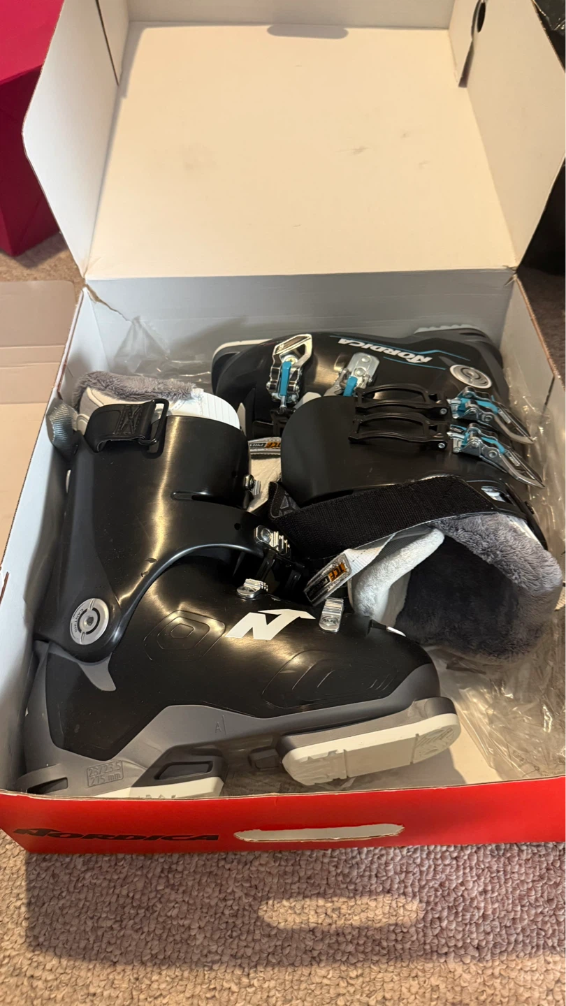 Brand New in Box: Nordica Speedmachine 75 W Ski Boots