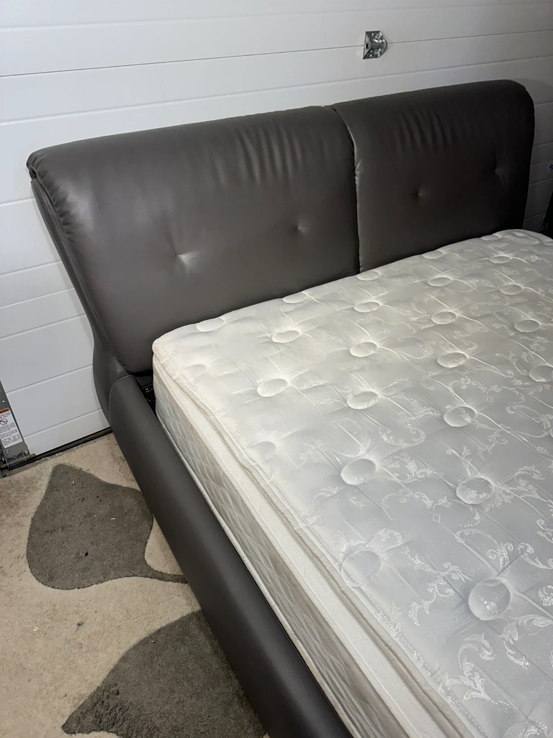 Queen Bed with Mattress– Comfortable & Stylish | Great condition - photo 5