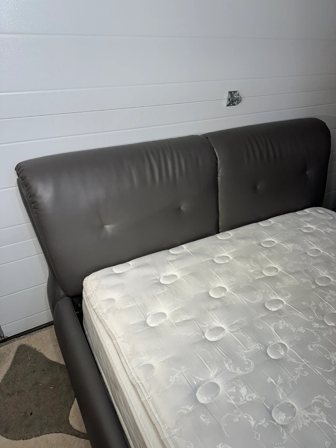 Queen Bed with Mattress– Comfortable & Stylish | Great condition - photo 4