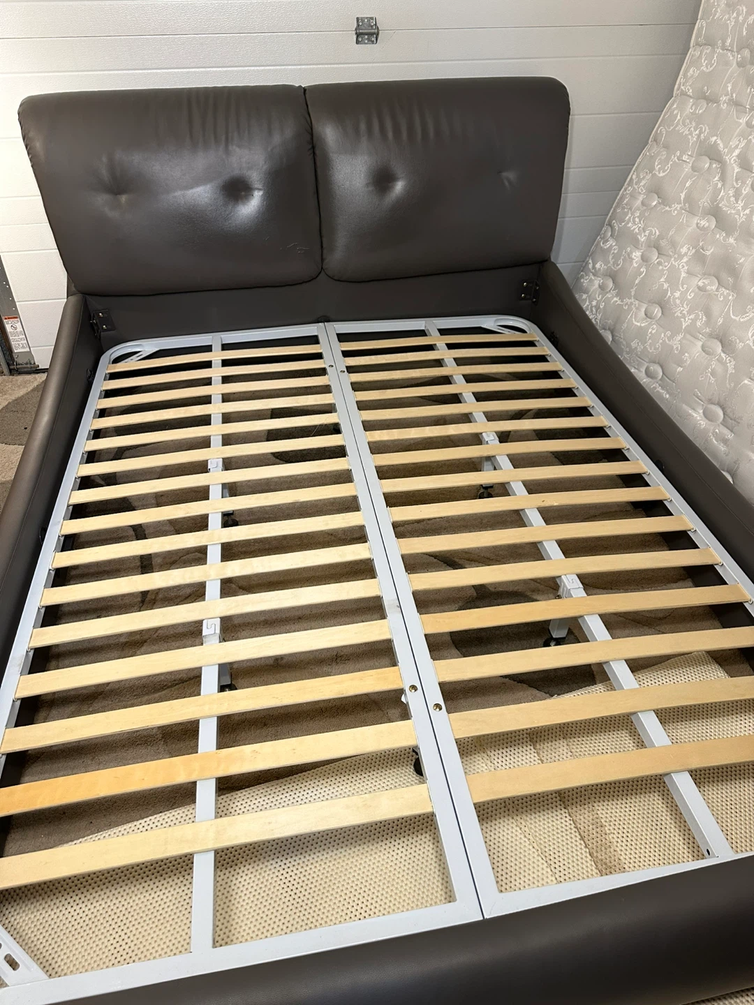 Queen Bed with Mattress– Comfortable & Stylish | Great condition - photo 3