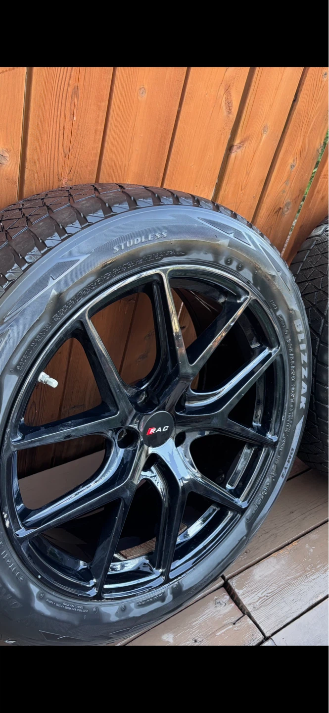 RAC R02GB-1801 Gloss Black Alloy Wheels (Set of 4)