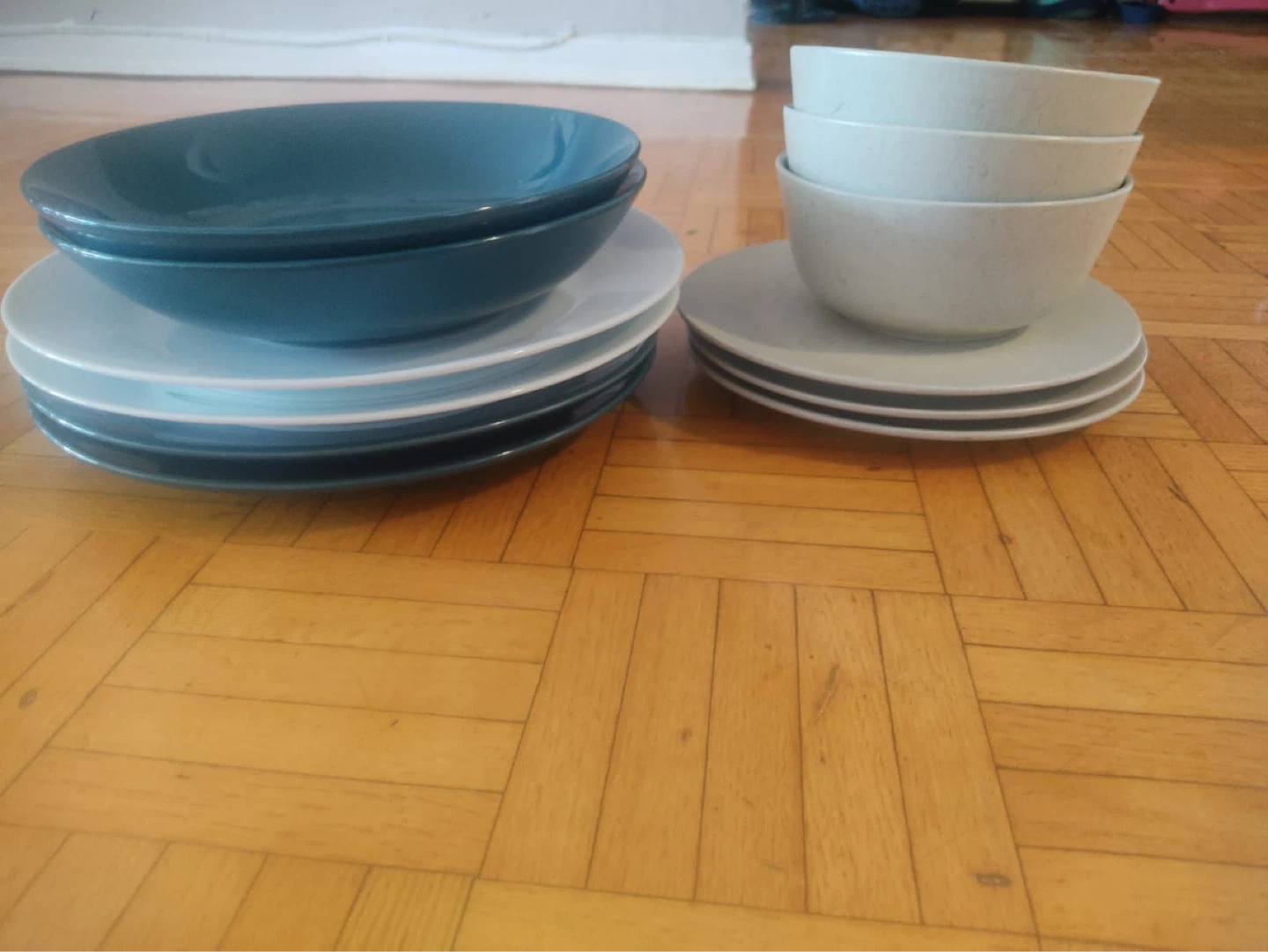 Set of 4 Dinner Plates and 4 Bowls