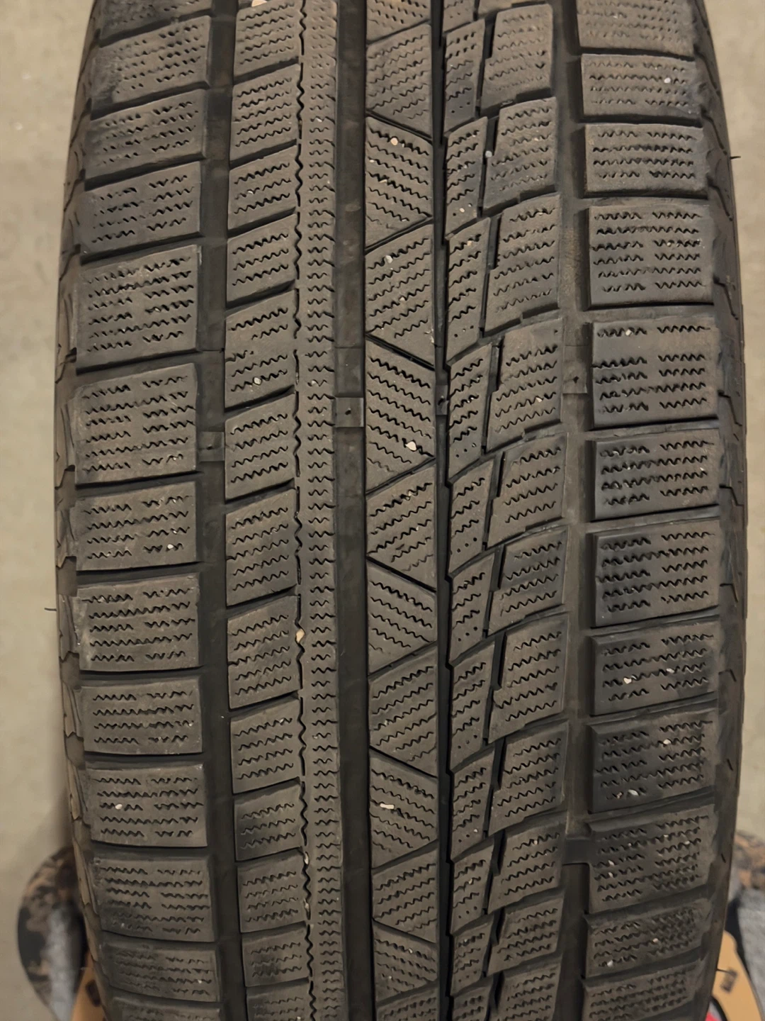 Firemax FM805+ Winter Tires - 245/45R18 100V - photo 2