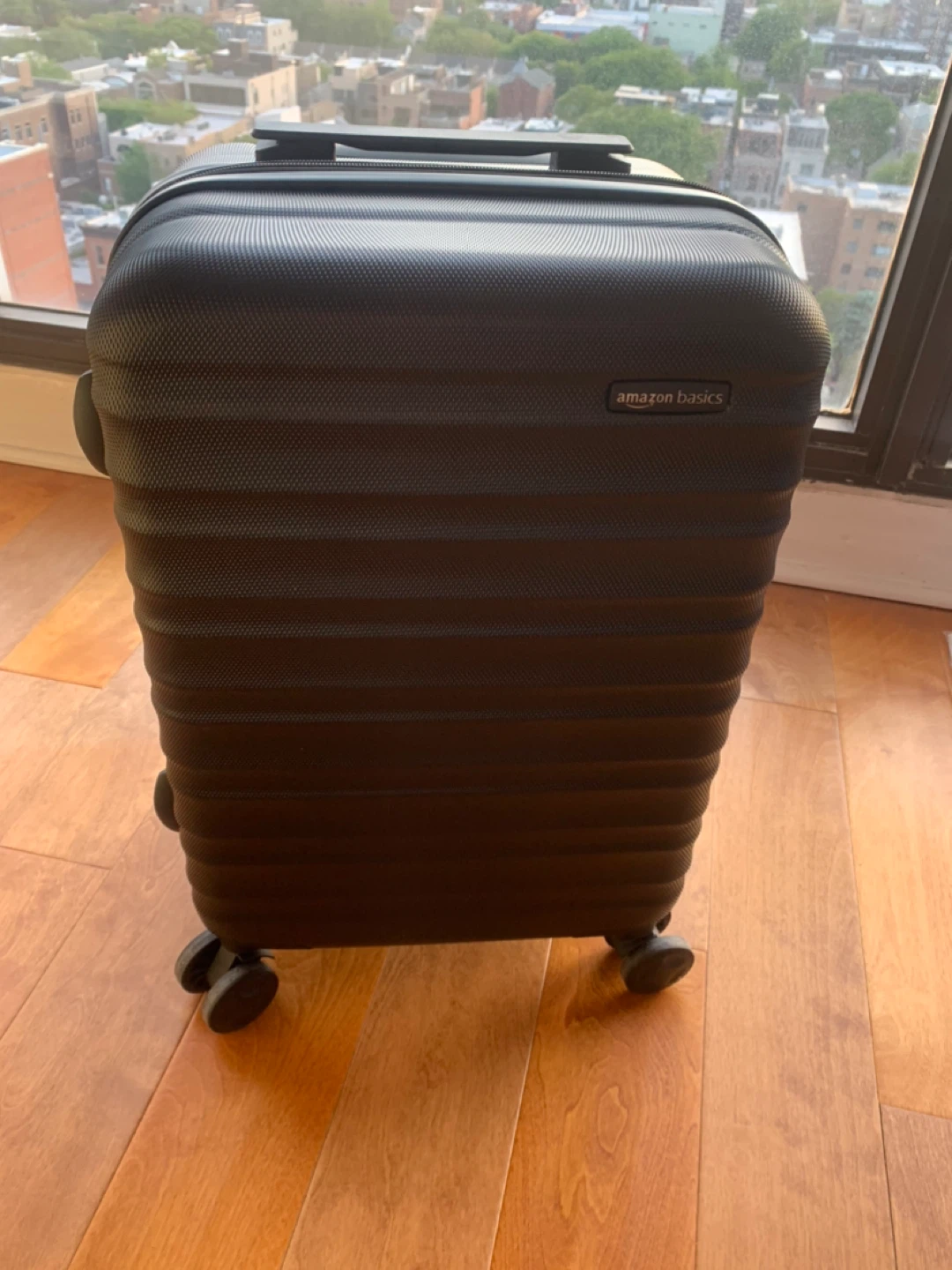 NEVER USED - Amazon Basics Hardside Spinner Suitcase - photo 5