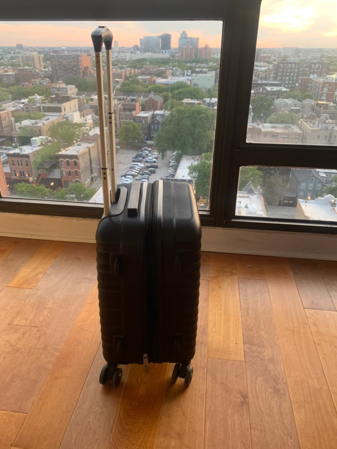 NEVER USED - Amazon Basics Hardside Spinner Suitcase - photo 4