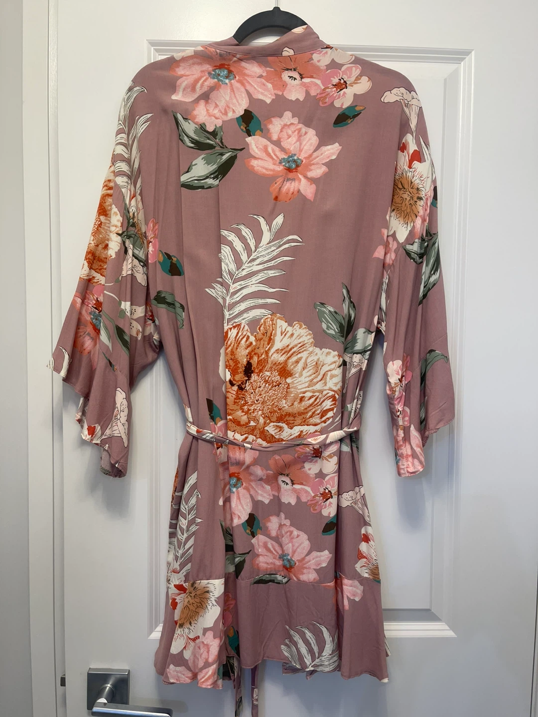 Floral robe only worn once $10 - photo 3