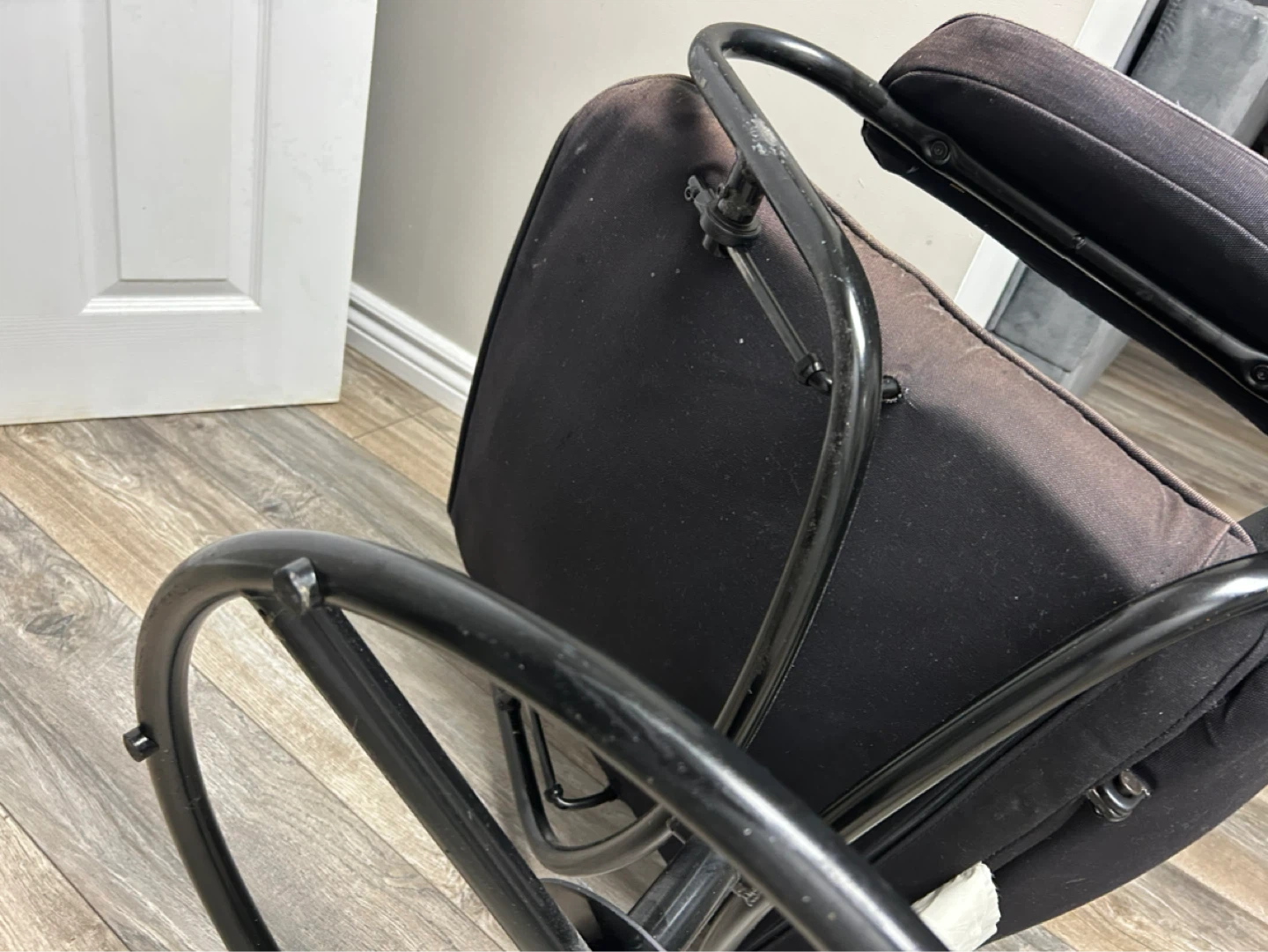 Black Office Chair - photo 4