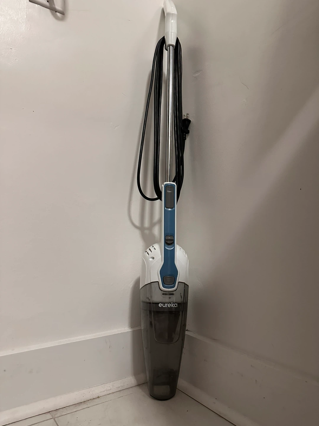 Eureka Handheld Vacuum - photo 2