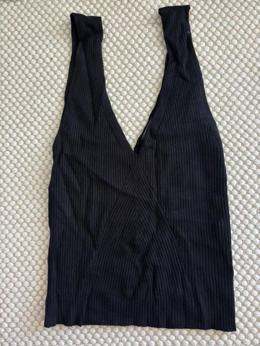 DYNAMITE Black V-Neck Ribbed Tank Top TP/XS