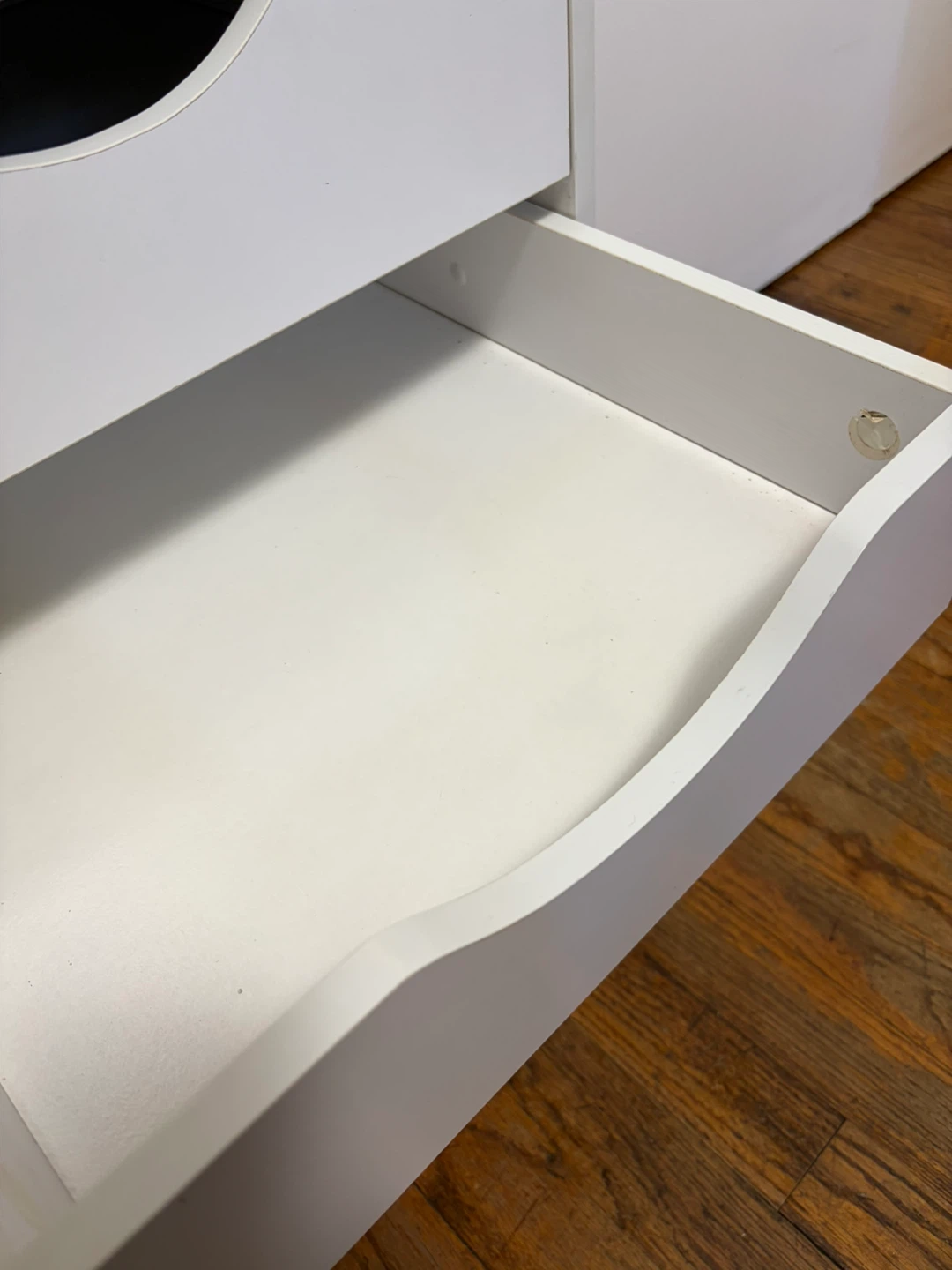 White Drawers - photo 3
