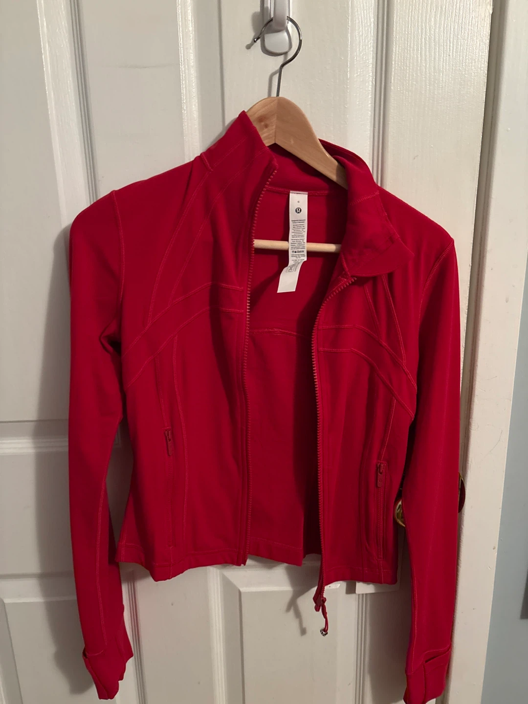 Lululemon size 6, dark red tag on cropped