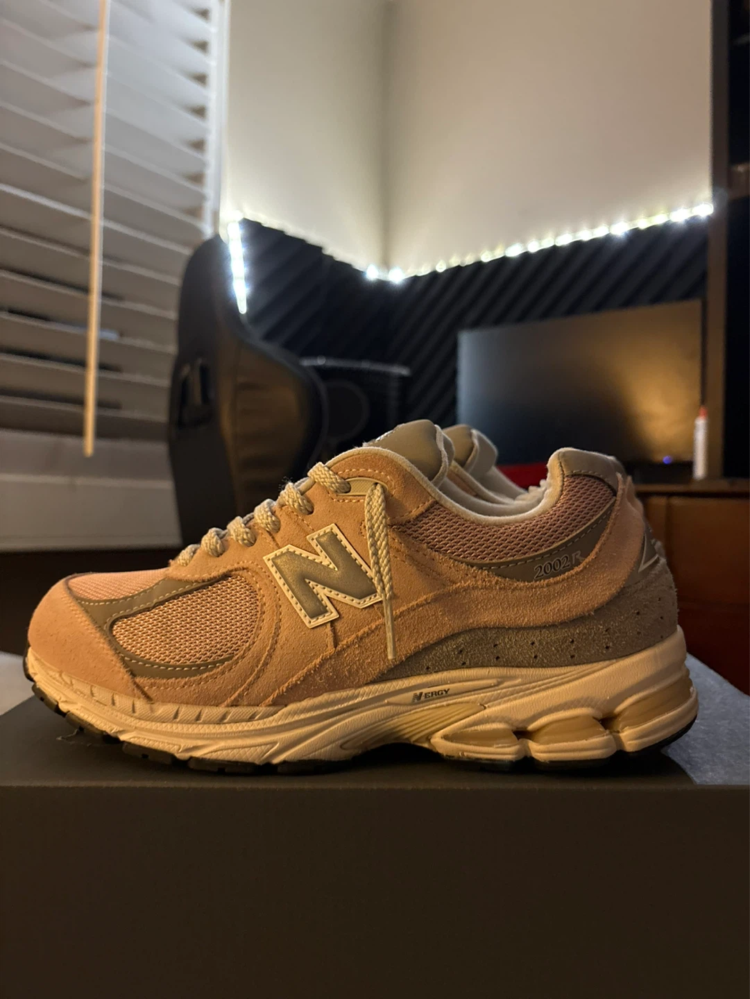 New Balance 2002R Orb Pink Men’s size 8/ Womens size 9.5 - photo 3