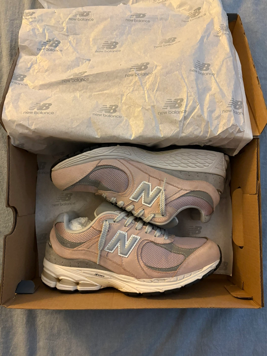 New Balance 2002R Orb Pink Men’s size 8/ Womens size 9.5