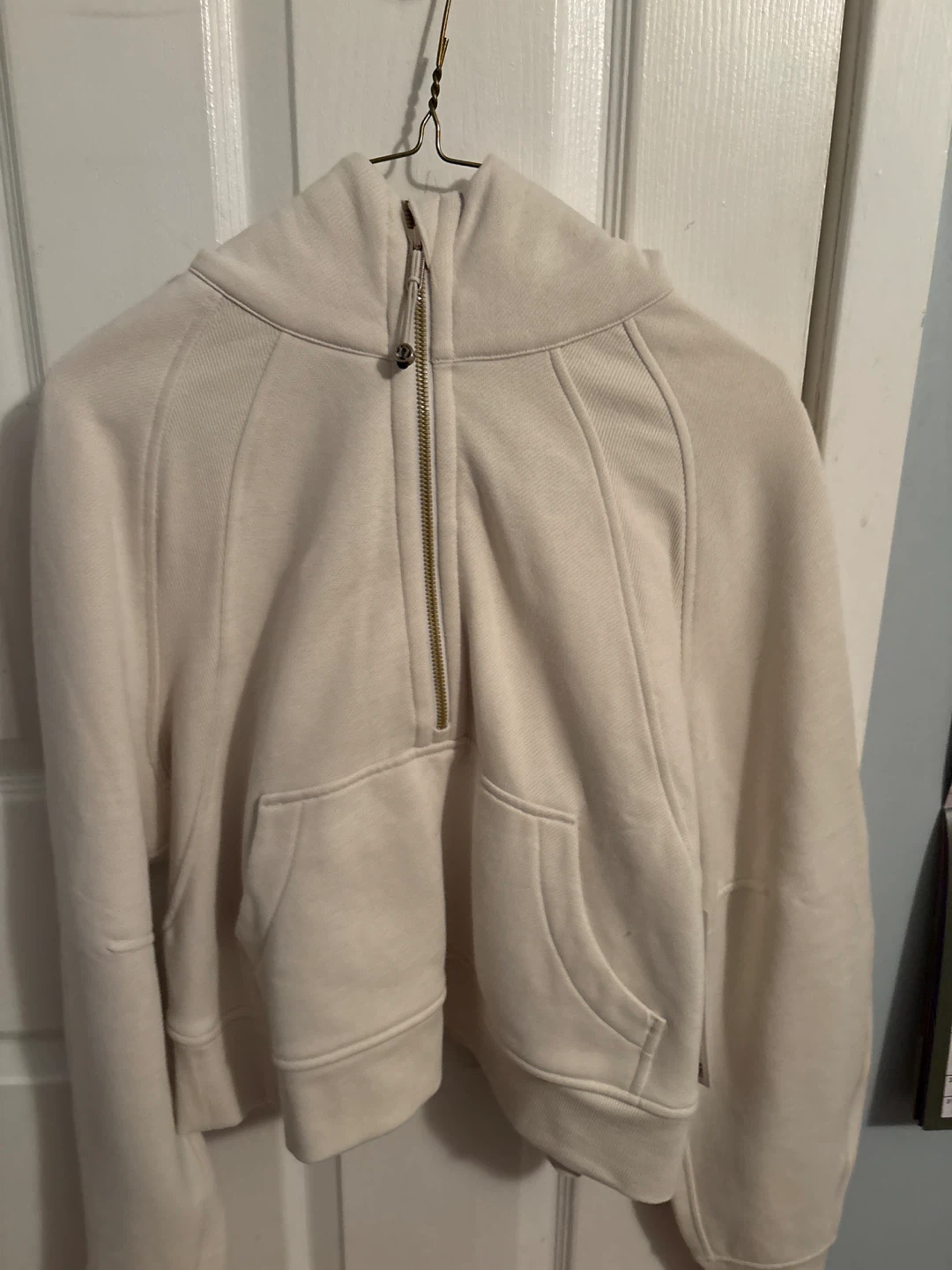 Lululemon bone scuba size Xs/s tags on hoodie gold