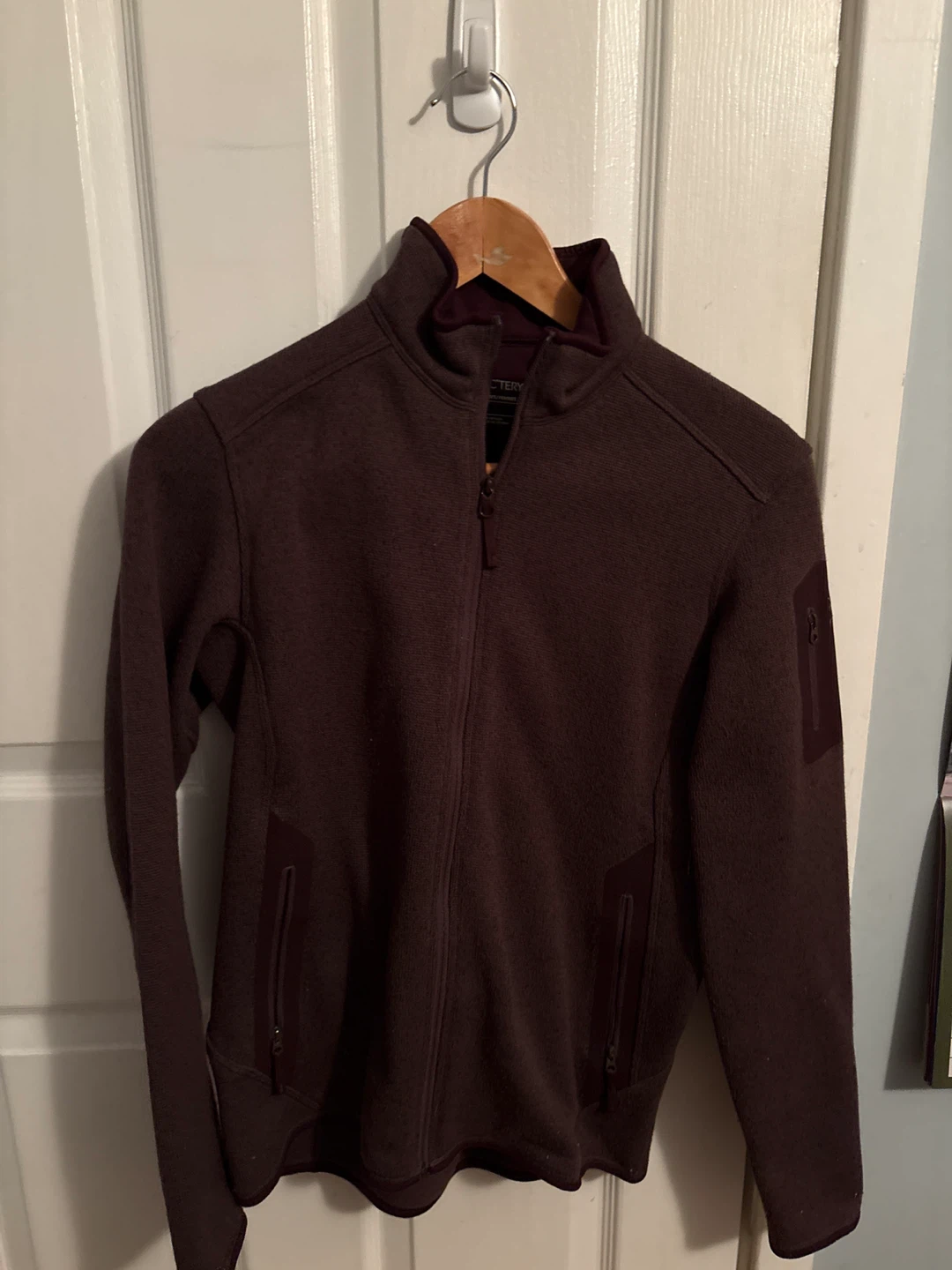 Women Arc’teryx purple sweater size small
