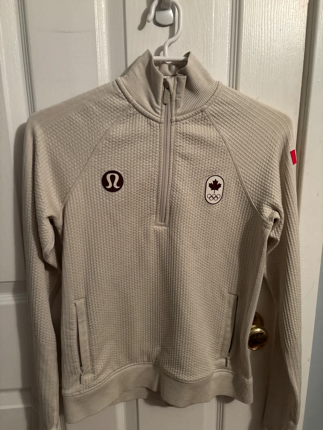 Lululemon size 4 Olympic half zip