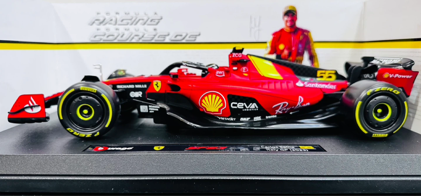 Bburago 1:18 SF23 Ferrari Carlos Sainz F1 Car