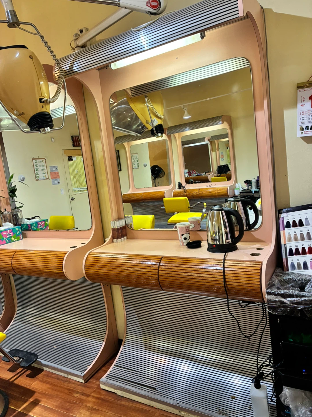 Salon Styling Station with Mirror and light