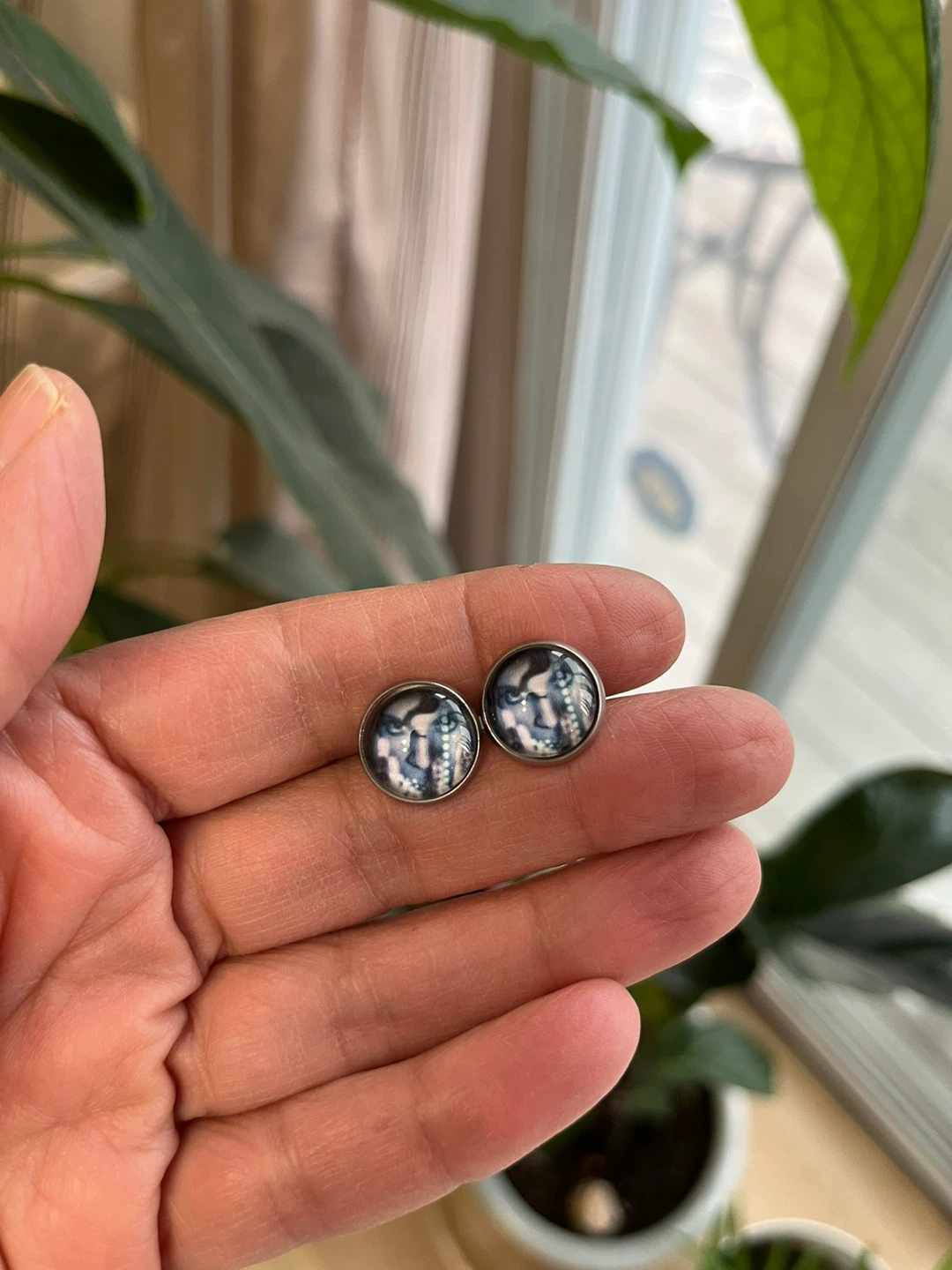 Pair of Stud Earrings with Prince face - photo 2