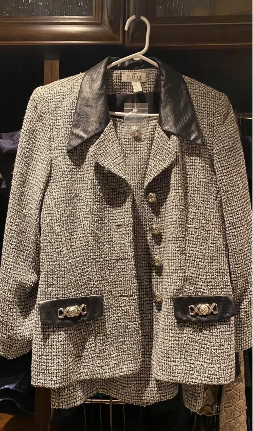 Grey tweed suit  - new - size 10. Jacket and skirt