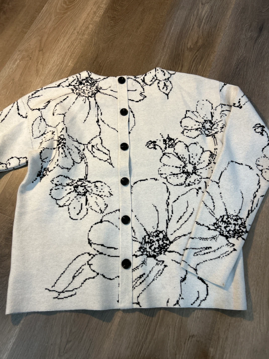 Tahari White Floral Print Sweater - Size M - photo 4