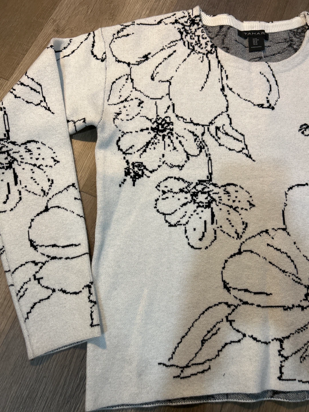 Tahari White Floral Print Sweater - Size M - photo 2