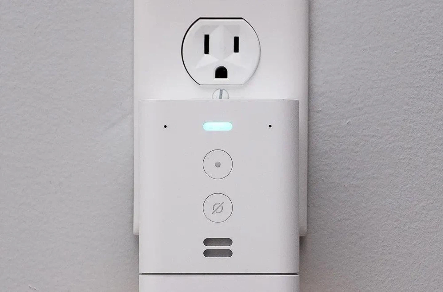 Amazon Echo Flex - Smart Plug-in Mini Speaker