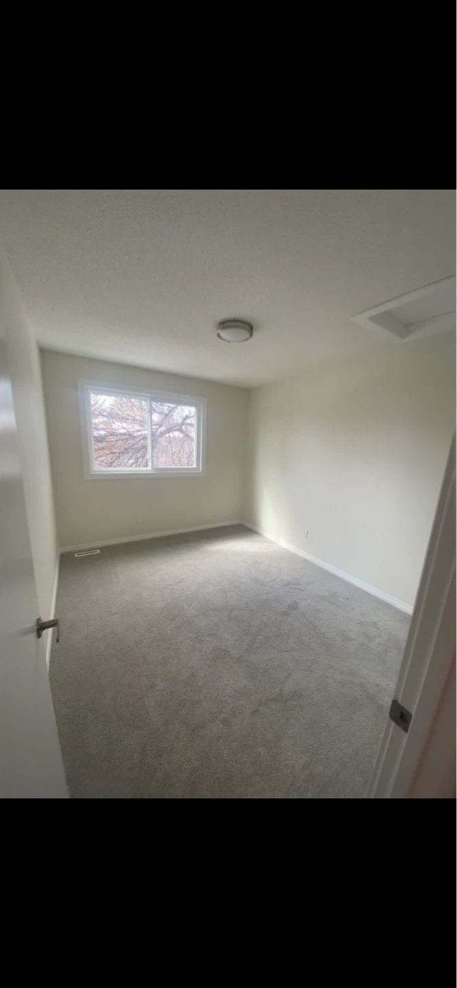 Private room for rent in Calgary - Falconridge - photo 3