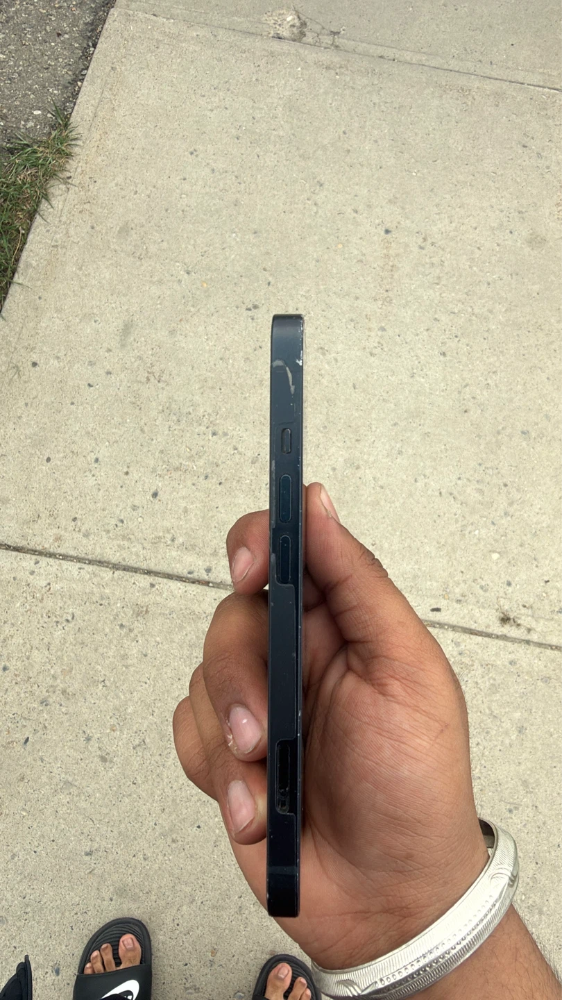 iPhone 13 (Used) - photo 3