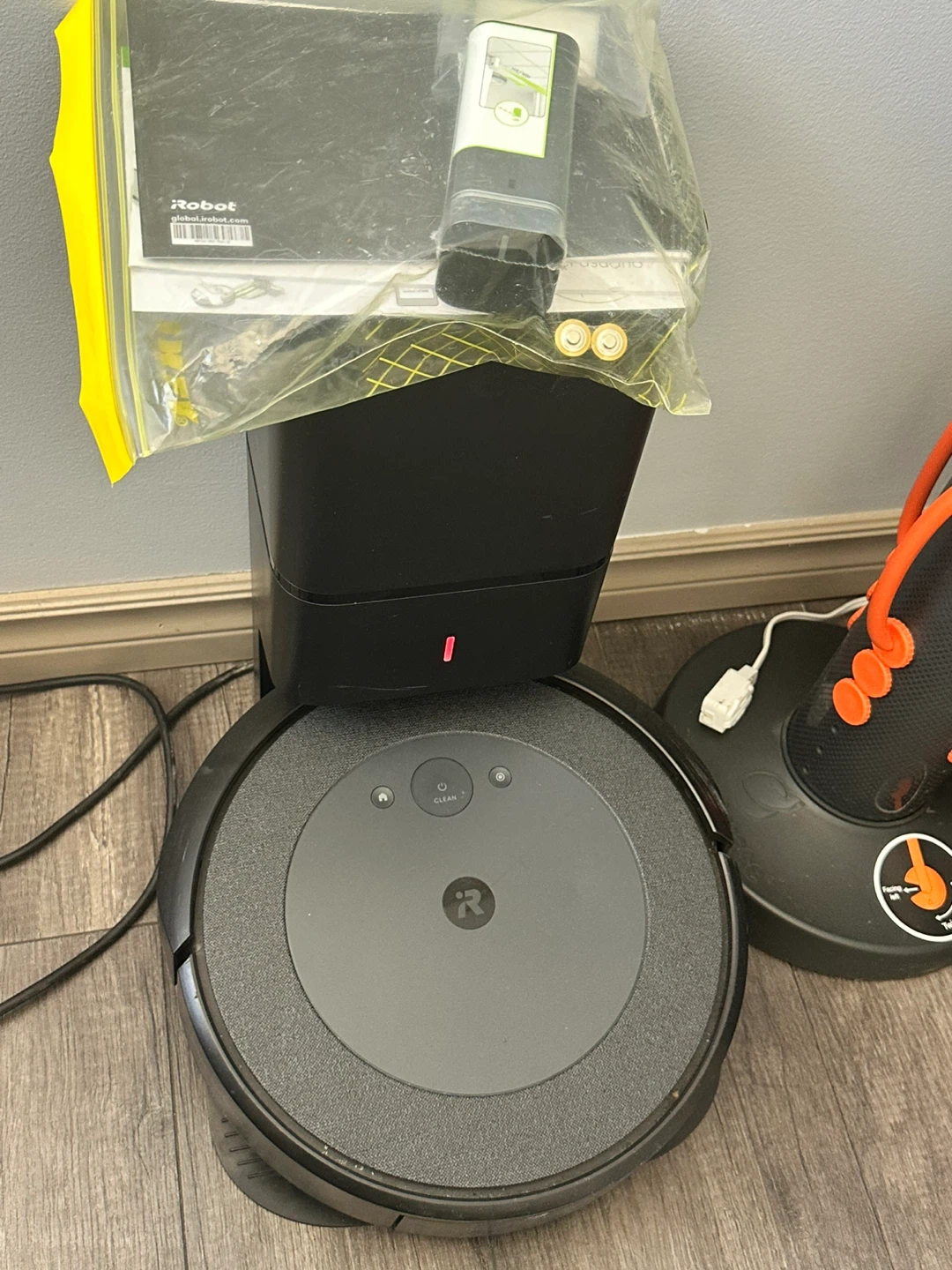 iRobot Roomba 600 Series Robot Vacuum - photo 4