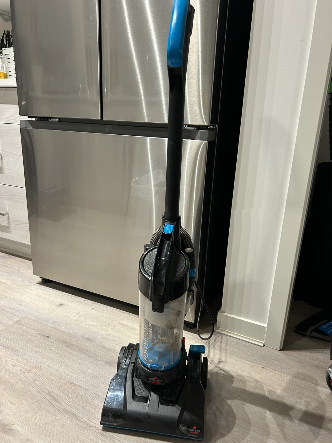Bissell PowerLifter Vacuum Cleaner - photo 2