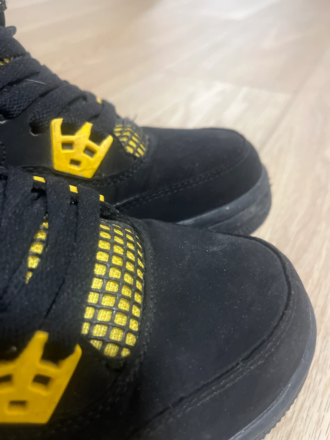 Jordan 4s retro black and yellow SIZE 5 YOUTH - photo 3