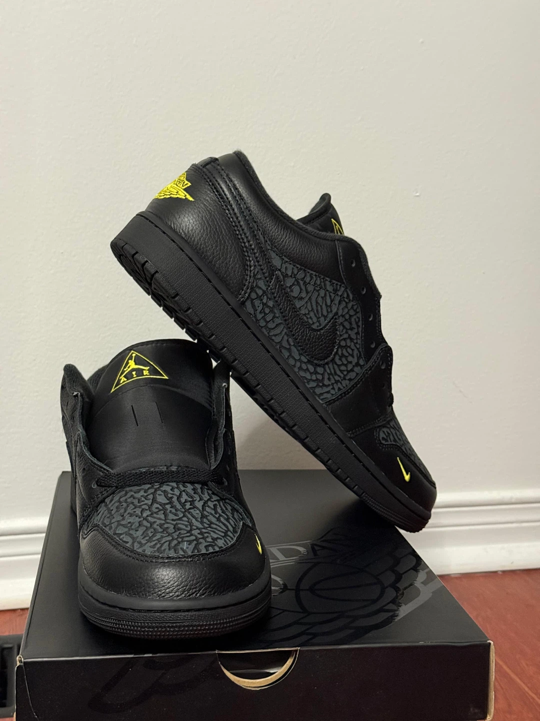 Air Jordan 1 Low SE 'Elephant Print' Black Yellow - photo 5