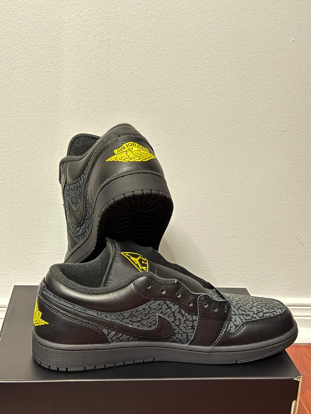 Air Jordan 1 Low SE 'Elephant Print' Black Yellow - photo 4