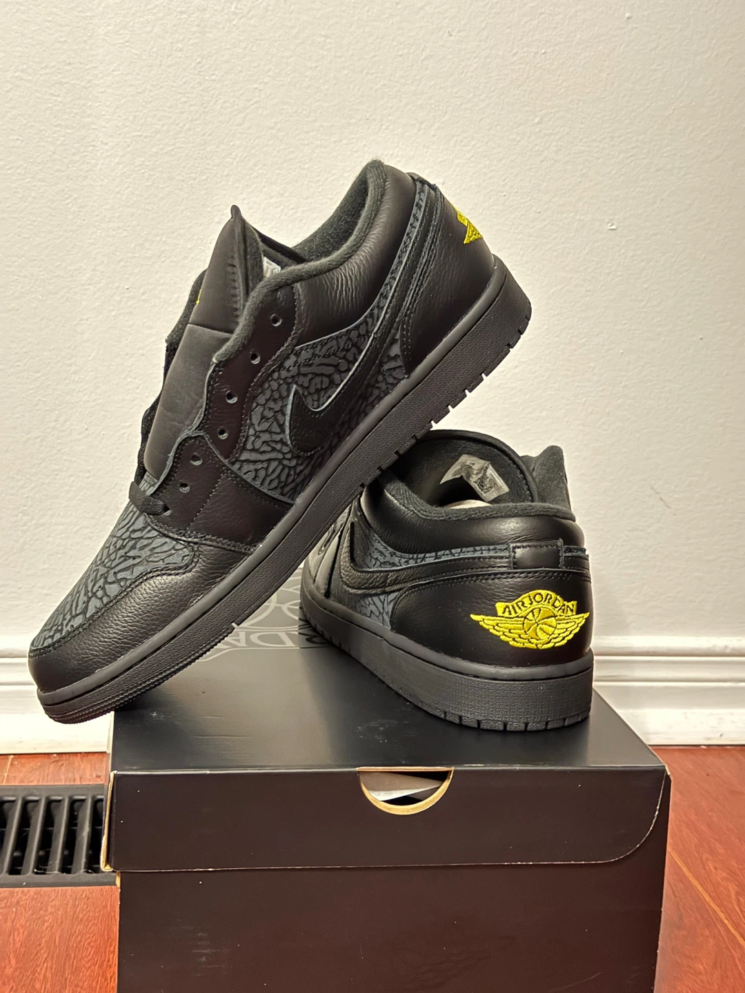 Air Jordan 1 Low SE 'Elephant Print' Black Yellow - photo 3