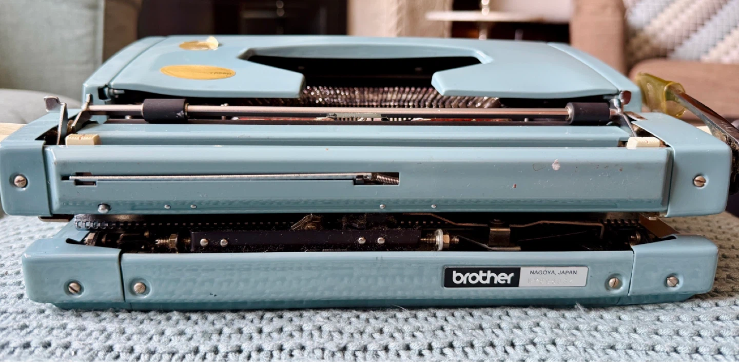 Brother Opus 895 Typewriter & Case - photo 4
