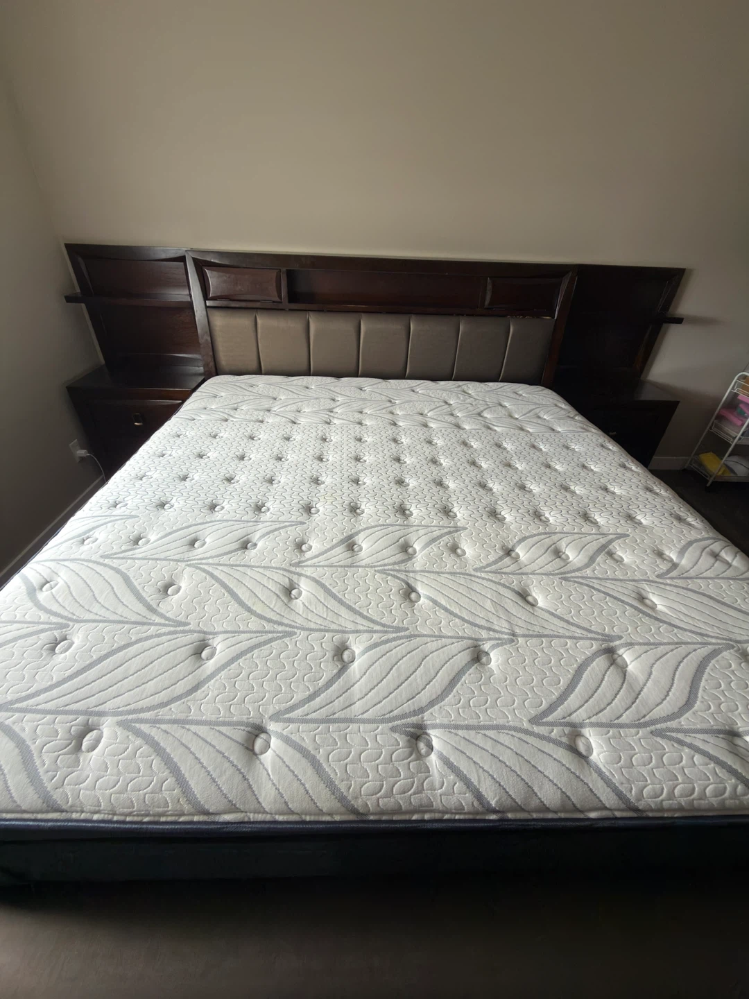 King Size Bed Set - photo 4