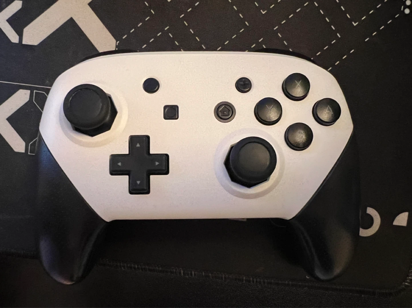 Nintendo pro controller with octangular notches on sticks